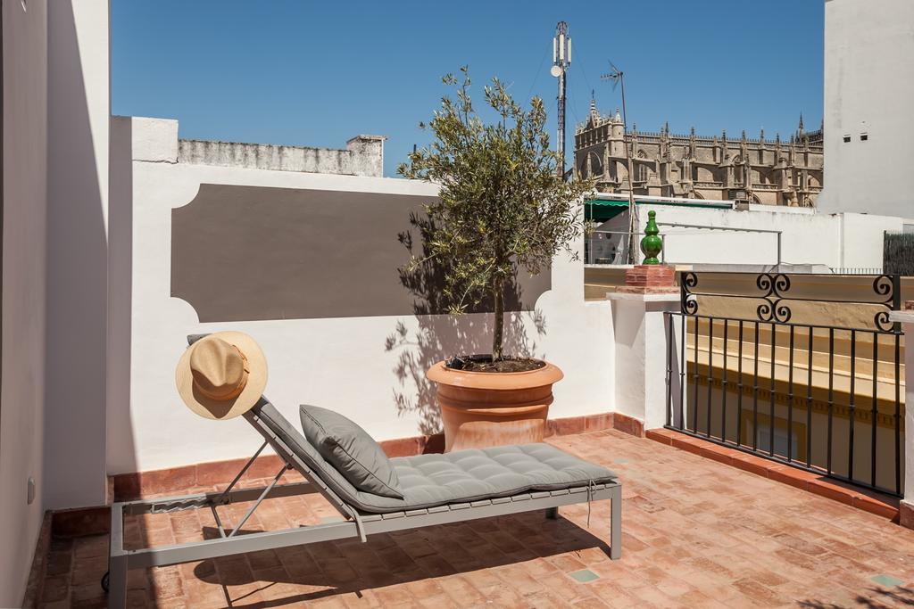 Tomas Ibarra Pool & Luxury Apartment Seville